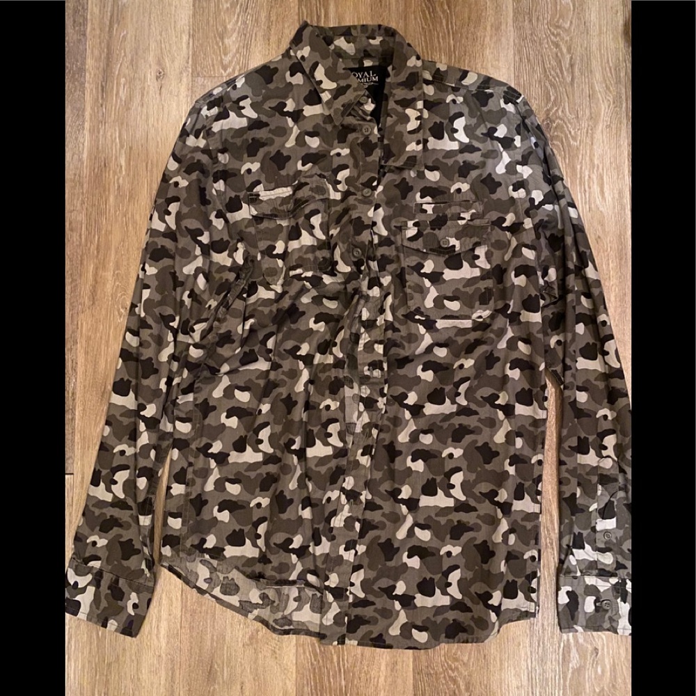 Men’s camouflage button up shirt
